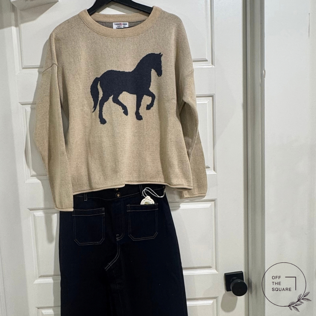 Town Pride Horse Front Sweater Cream